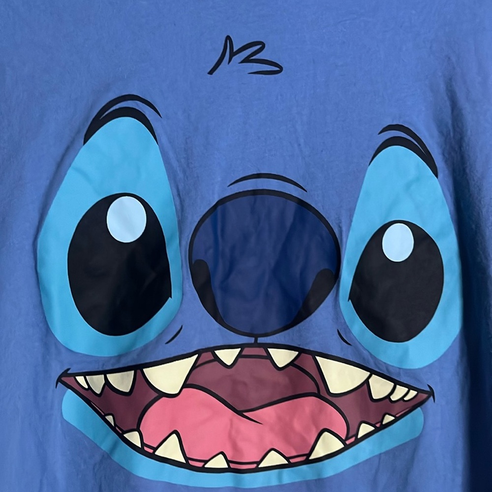 😄Disney Stitch Large Tshirt